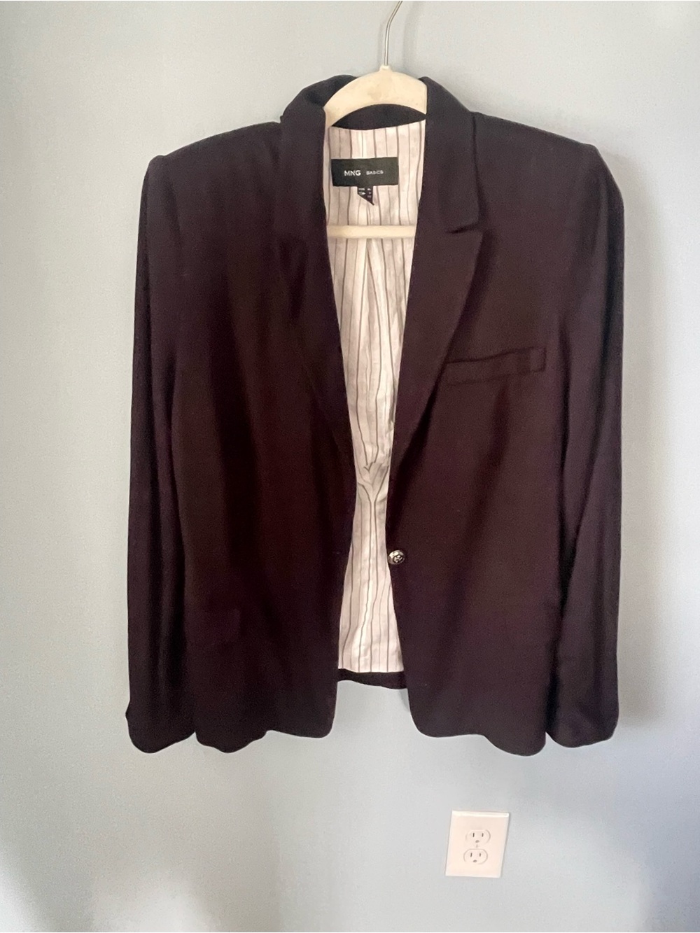 MNG Basics (Mango) Blazer in black with stripped interior Large Like New